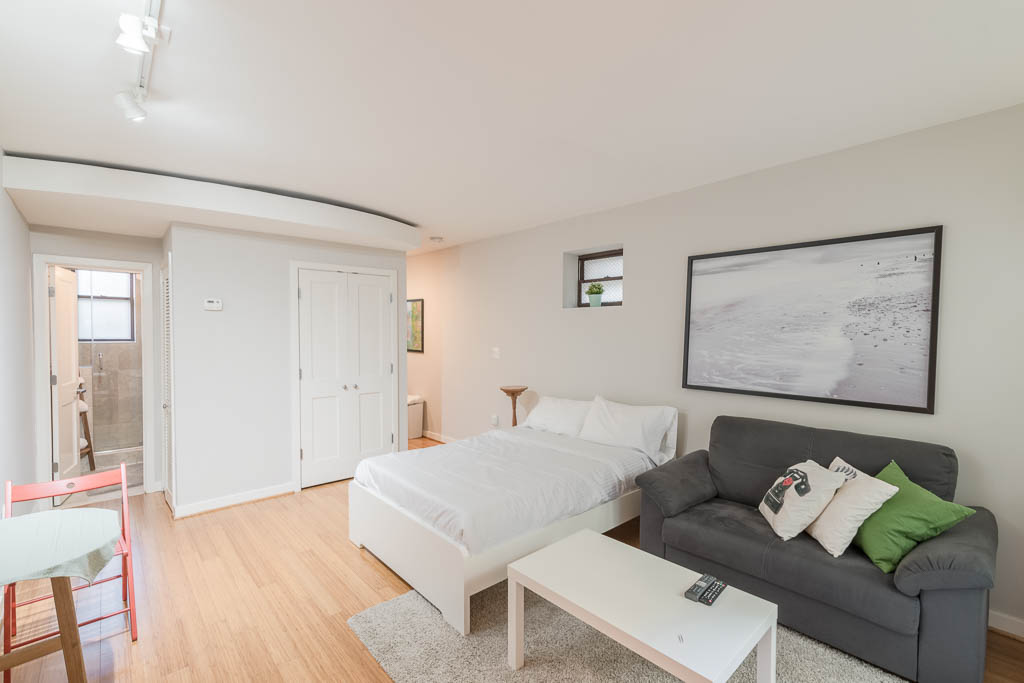 Washington Condo: 116 N Carolina Ave SE