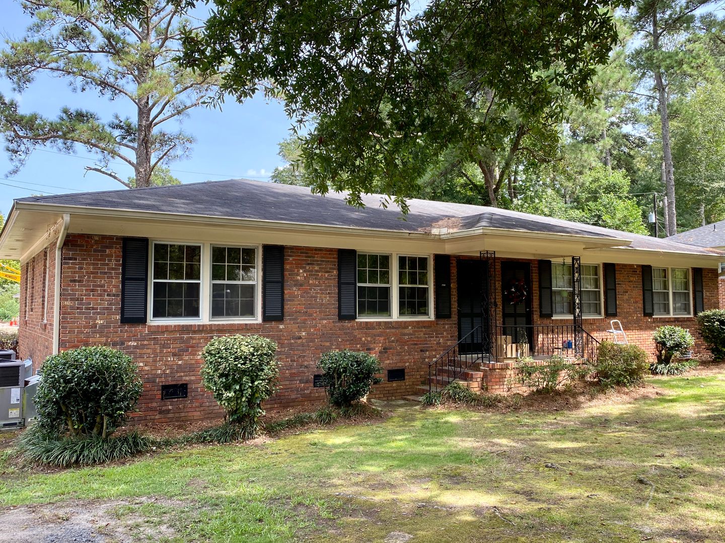 Columbia House: 1564 Lonsford Drive