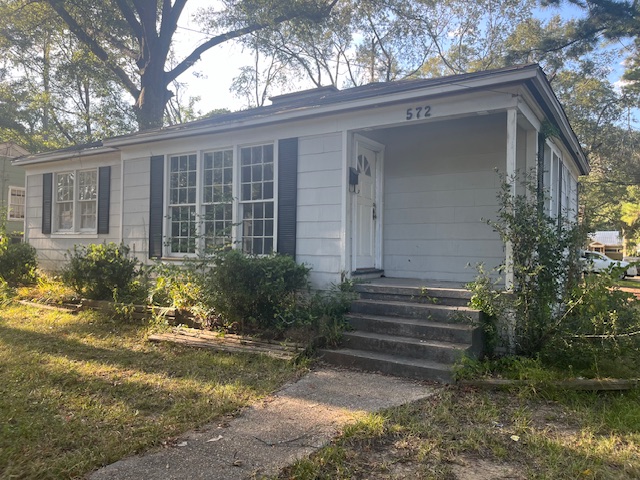 Jackson House: 572 Avalon Rd