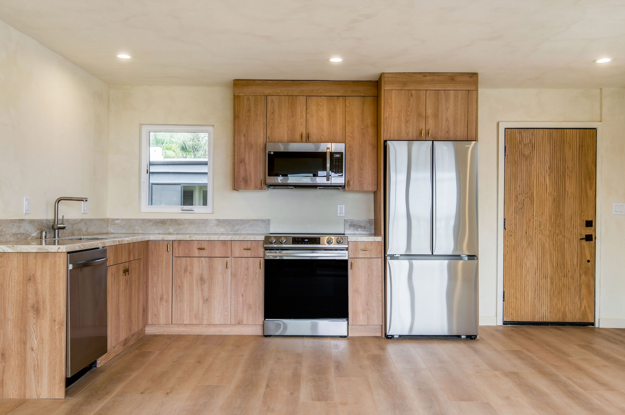 Laguna Beach Apartment: 1105 N Pacific Coast Hwy