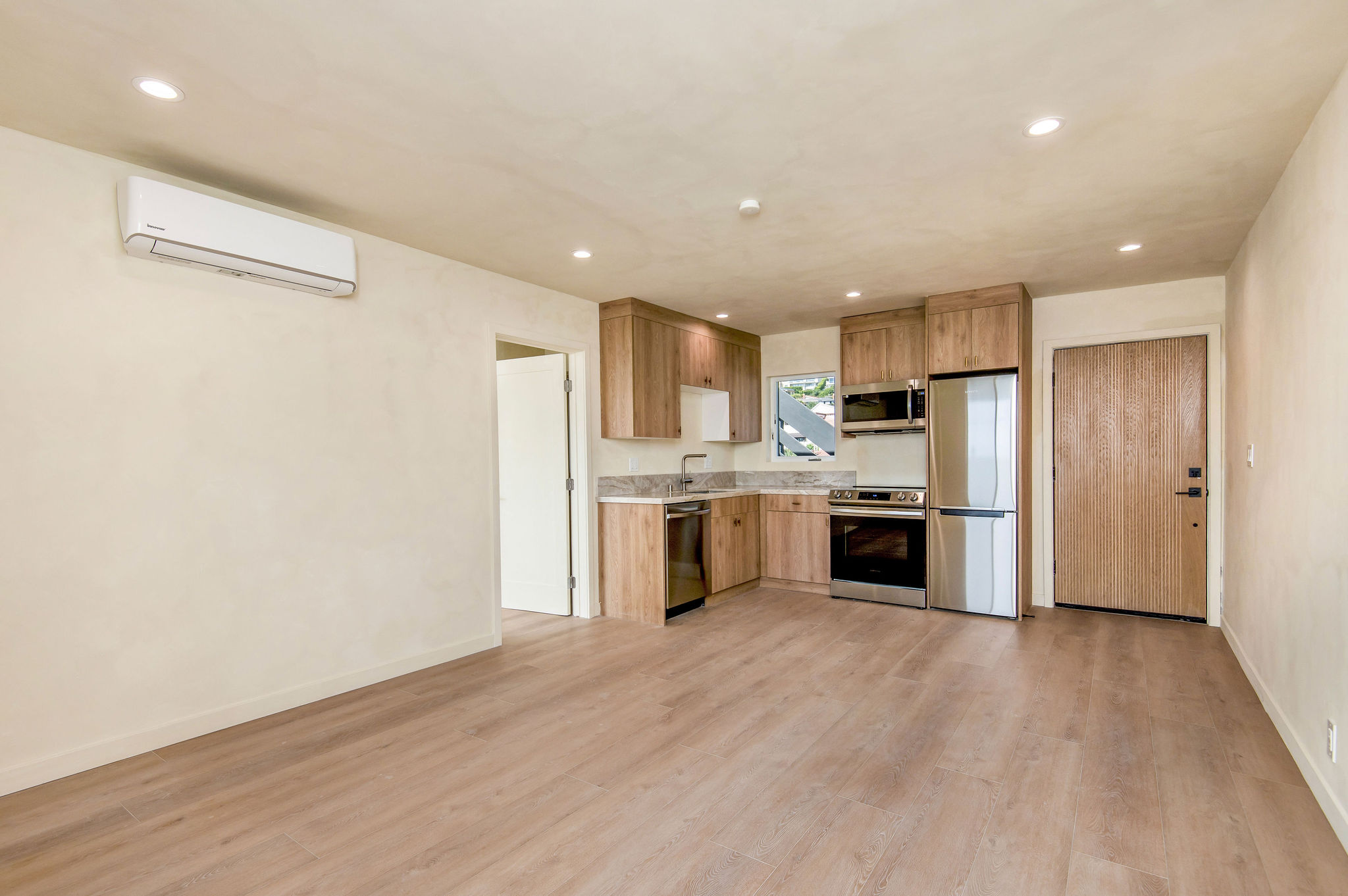 Laguna Beach Apartment: 1105 N Pacific Coast Hwy