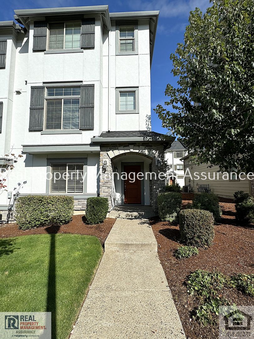 Sherwood House: 13731 Silent Fox Terrace