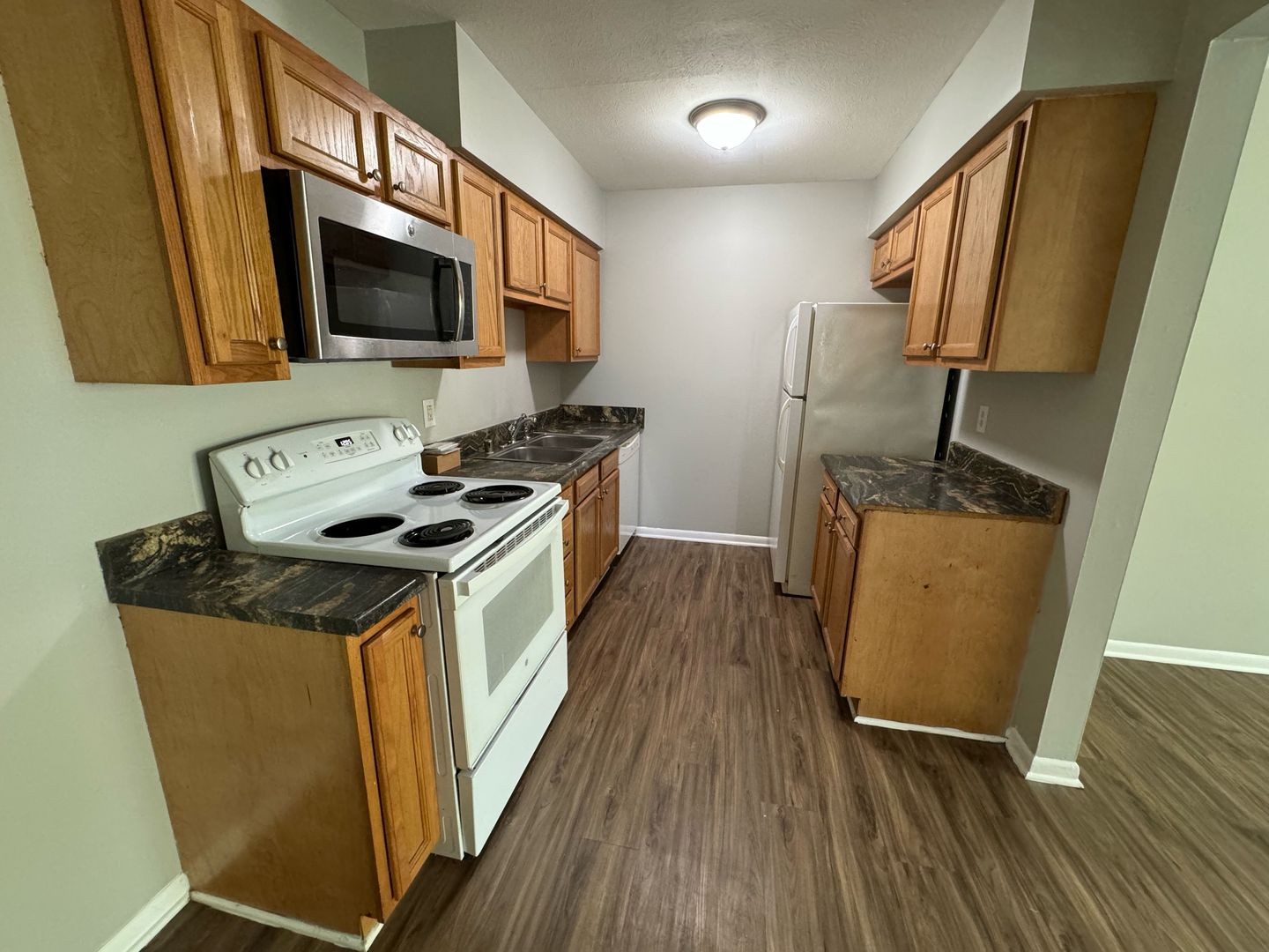 Lexington Condo: 147 Lakeshore Drive