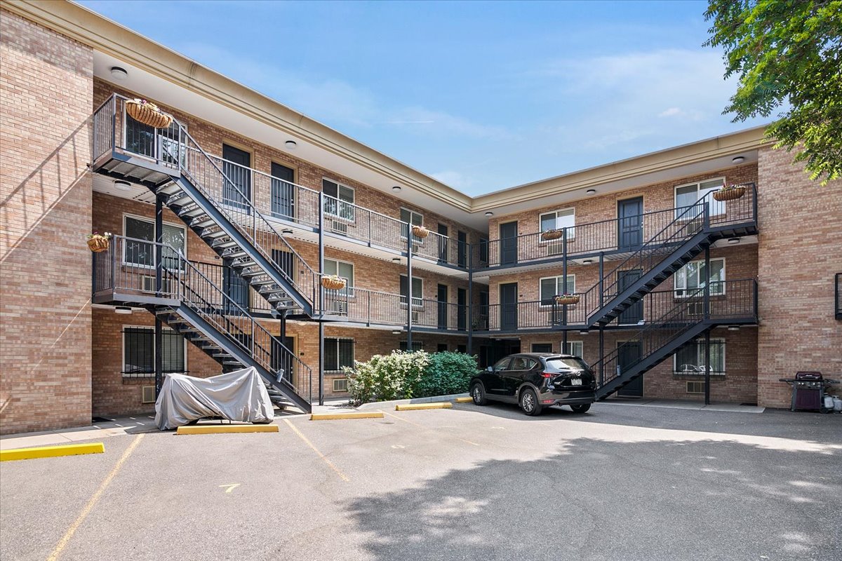 Denver Apartment: 150 S Clarkson St