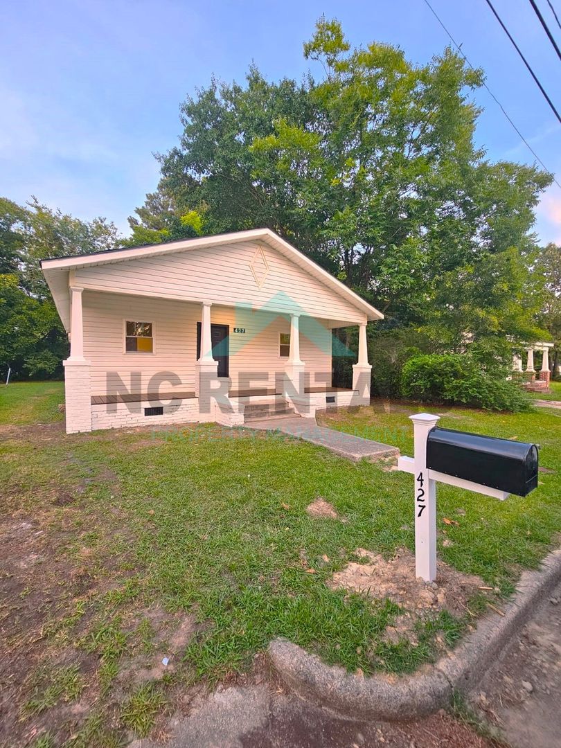 Rocky Mount House: 427 Matthews St