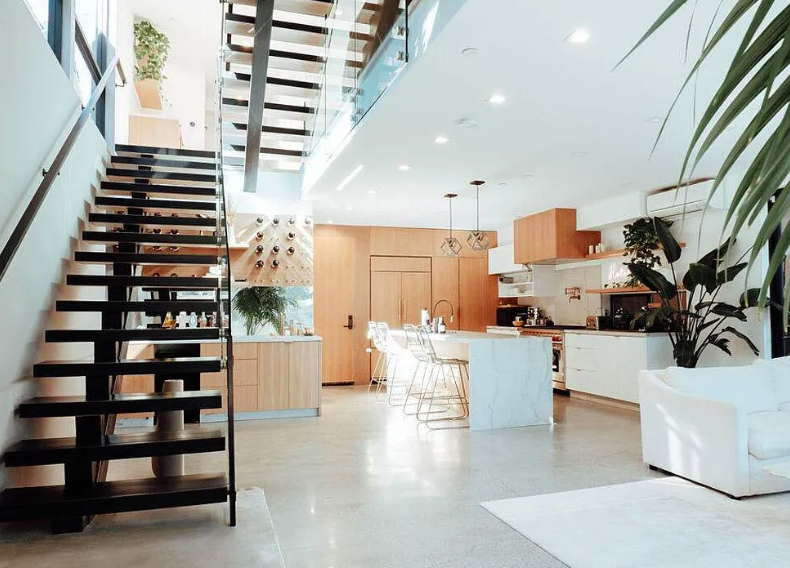 Venice House: 115 Park Pl