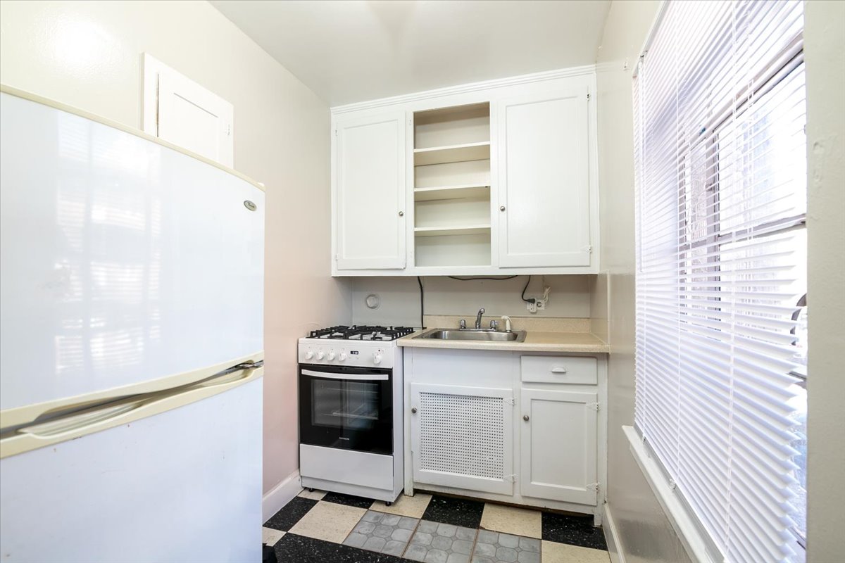 Denver Apartment: 1563 N Washington St