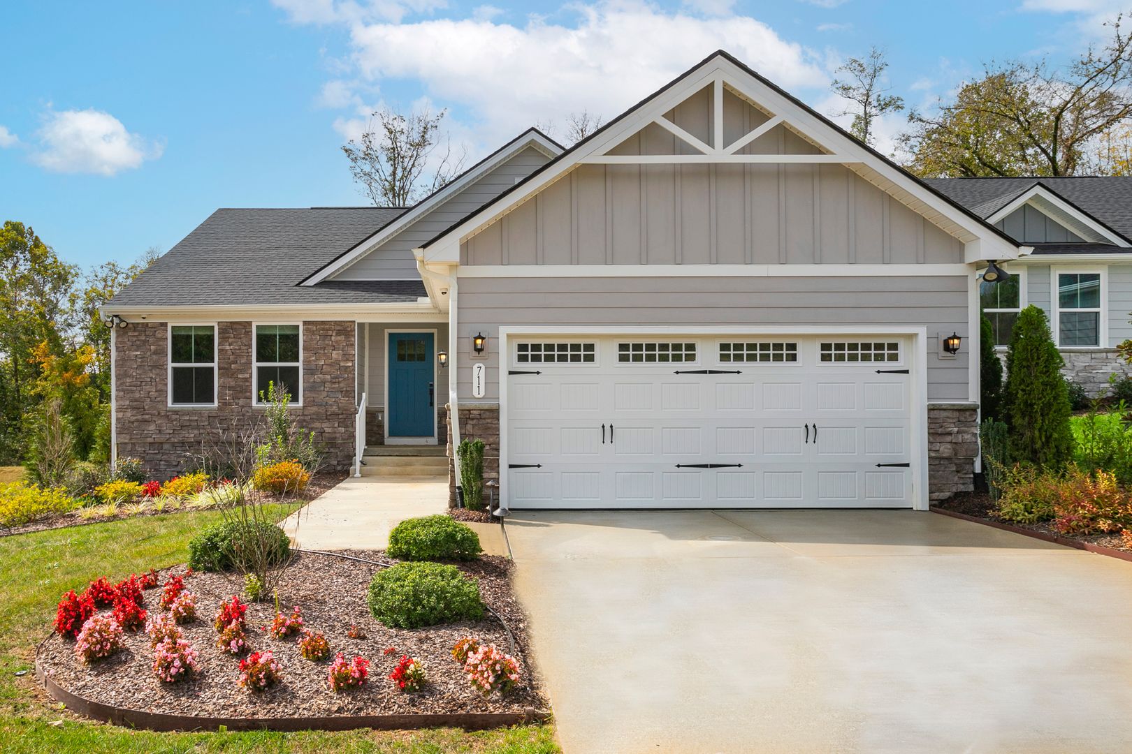 Columbia House: 711 Cottage Dr