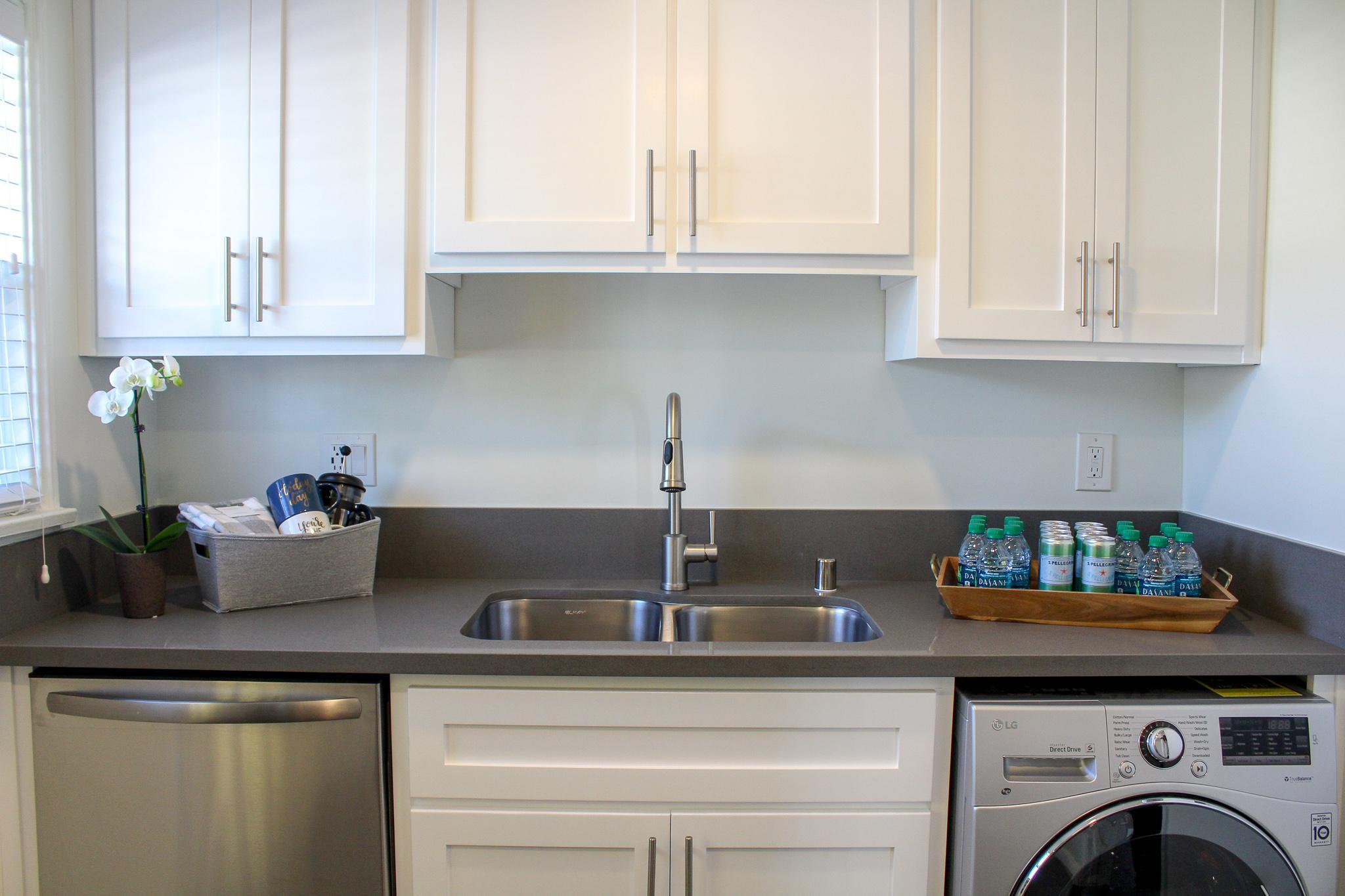 Long Beach Apartment: 5136 E Livingston Dr