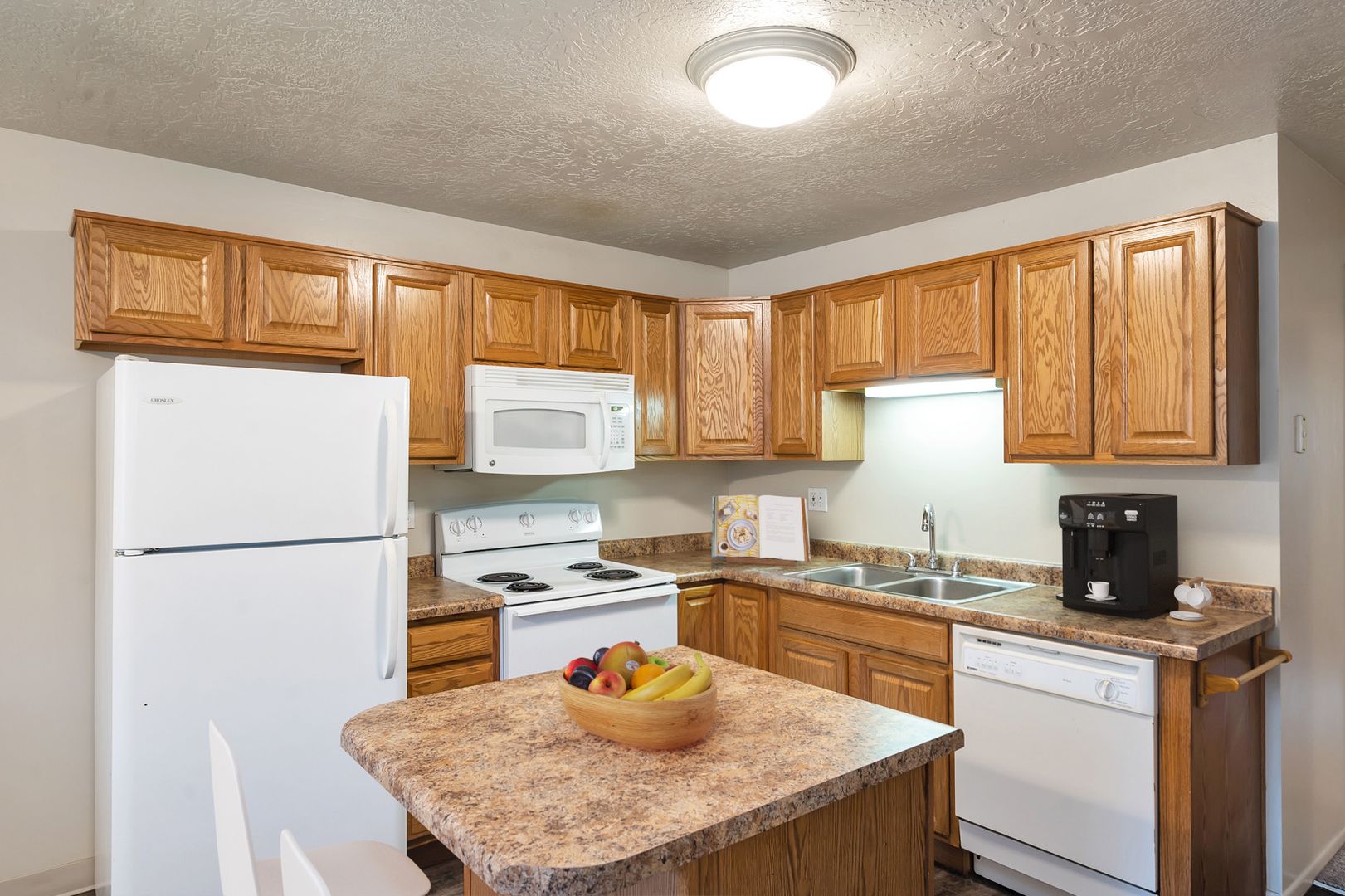 Holladay Apartment: 1726 E Woodside Dr