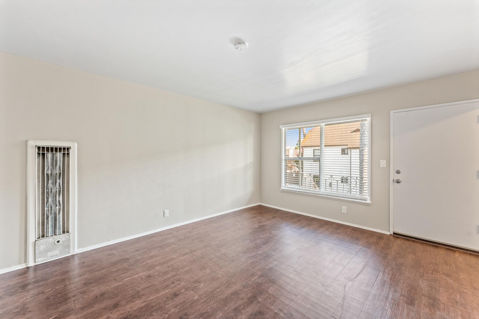 Long Beach Apartment: 440 Orange Ave