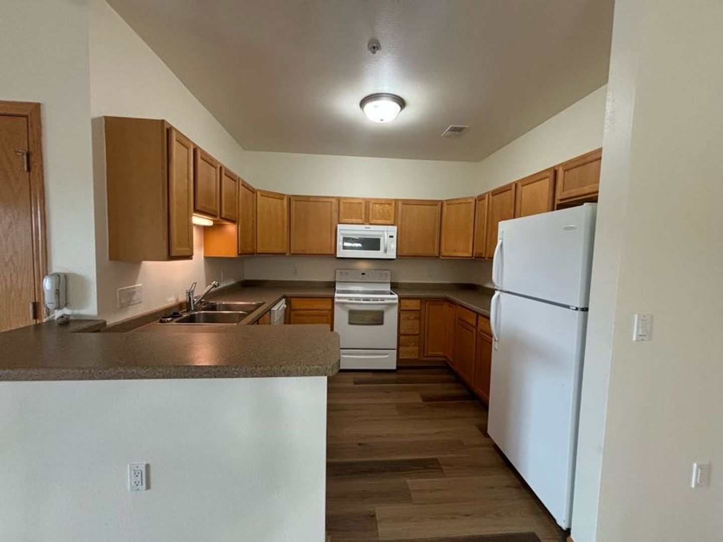 OREGON Apartment: 218 WOLFE St
