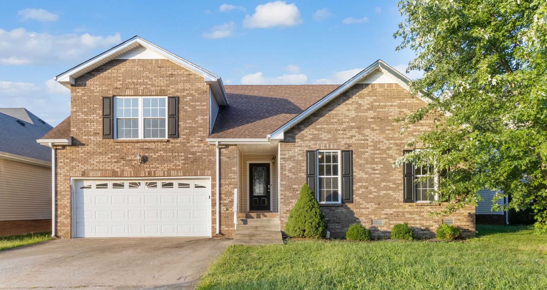 Clarksville House: 1389 Bruceton Dr