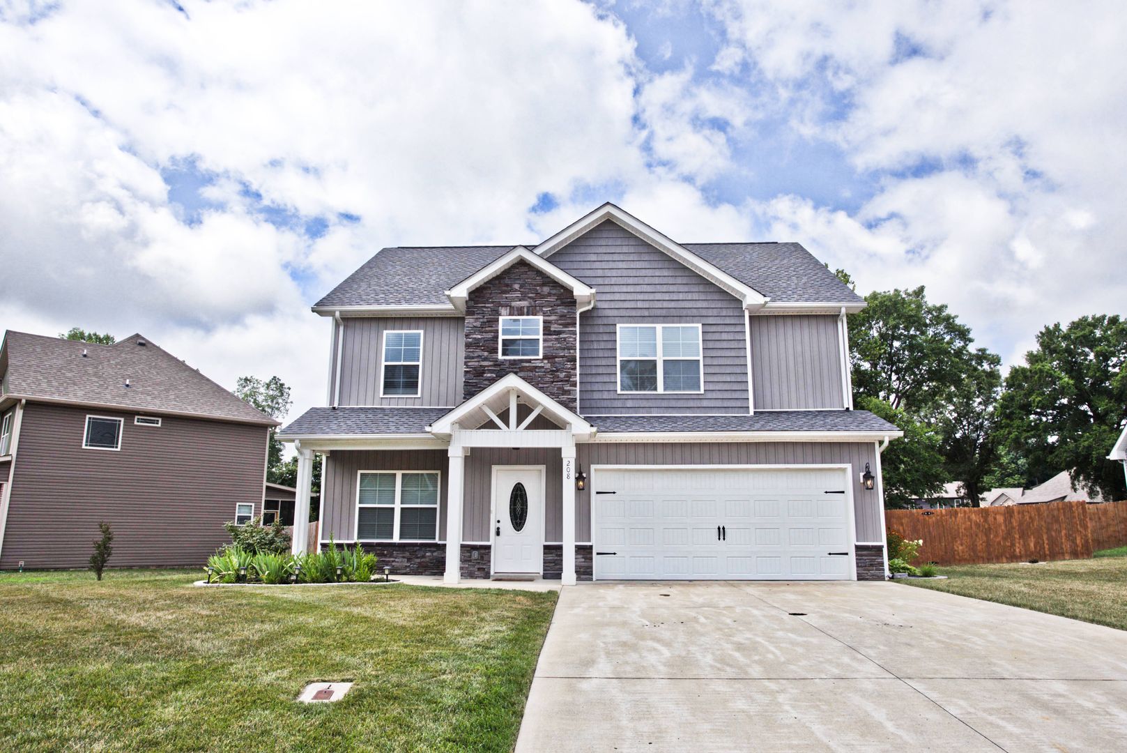 Clarksville House: 208 Liam Ct