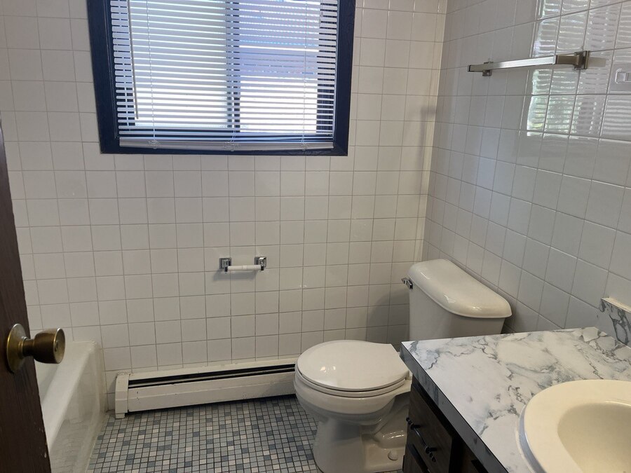 14737 Kilpatrick Ave 2W, Midlothian, IL 60445 Fairview Realty Group