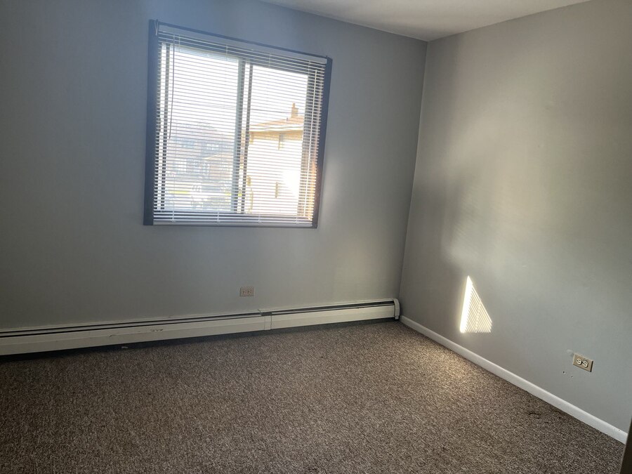 14737 Kilpatrick Ave 2W, Midlothian, IL 60445 Fairview Realty Group