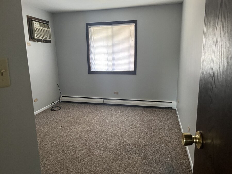 14737 Kilpatrick Ave 2W, Midlothian, IL 60445 Fairview Realty Group