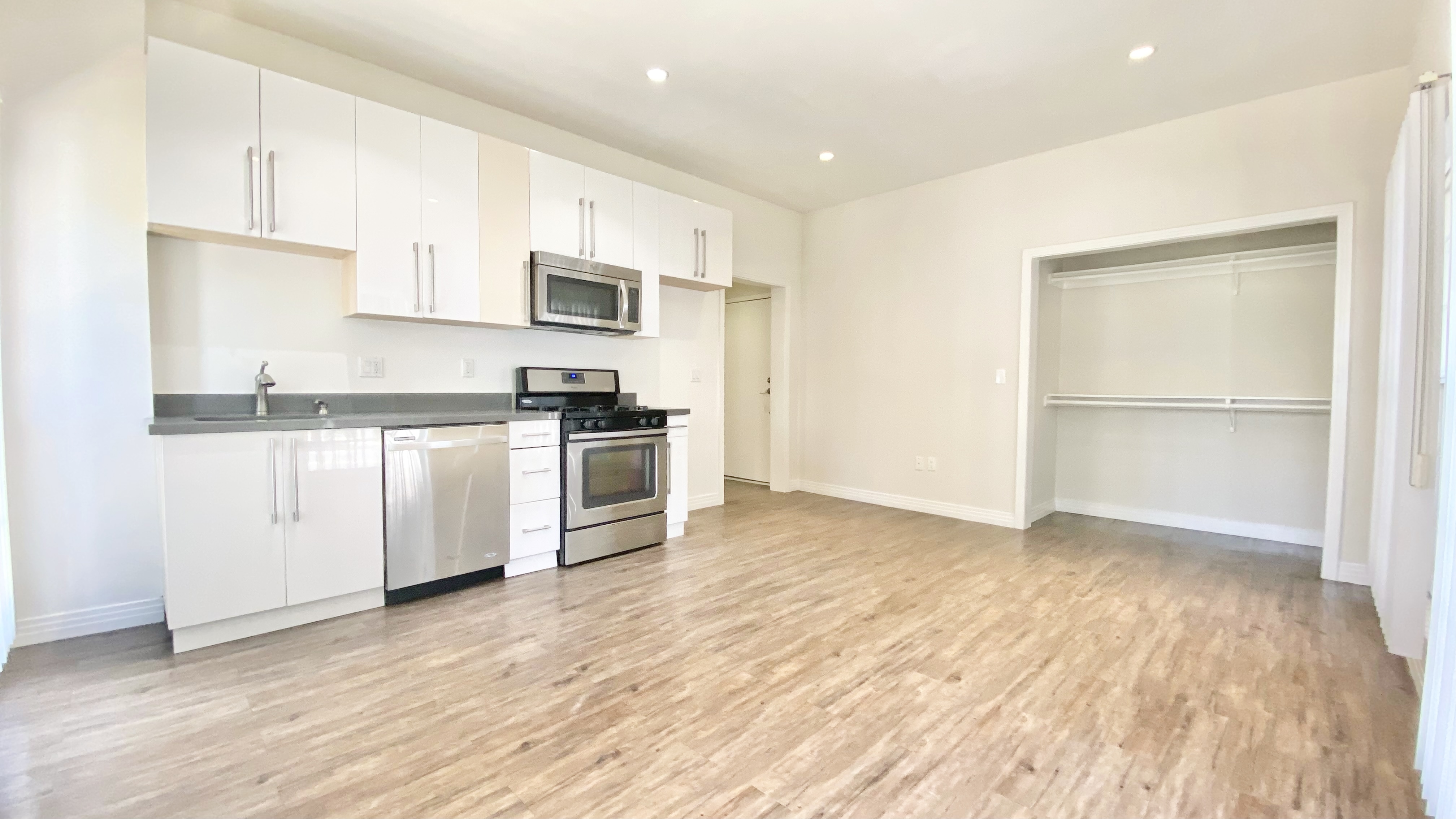 Los Angeles Condo: 3192 W 7th St