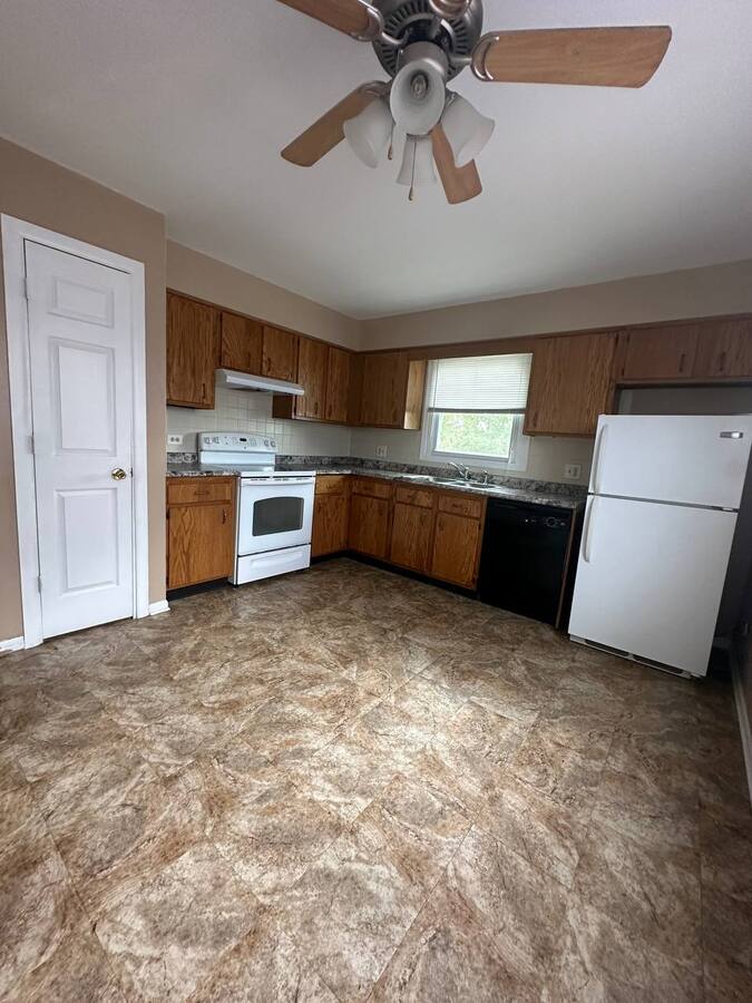 4136 Charleston Rd 3w, Matteson, IL 60443 Fairview Realty Group