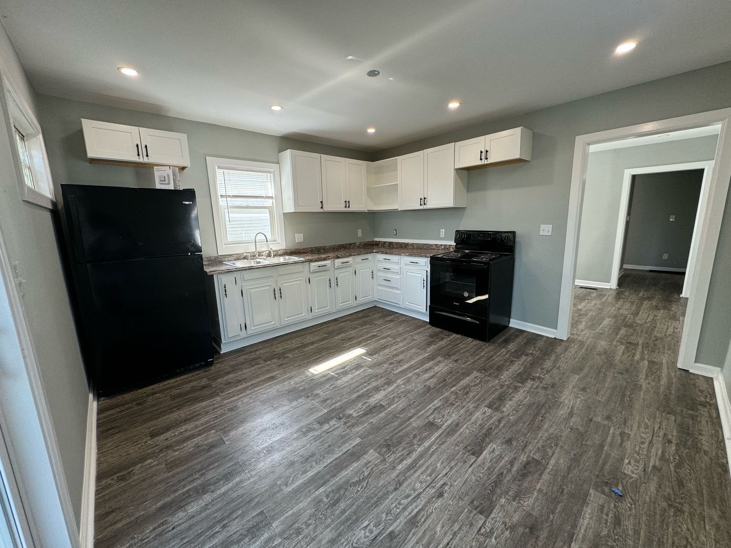 Lexington House: 324 Hillcrest Ave, (Z1)
