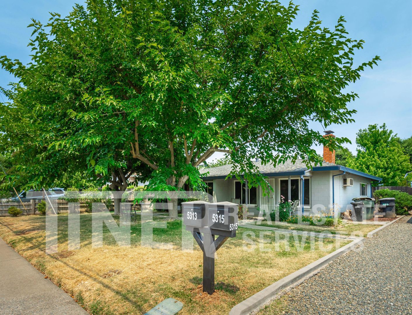 Carmichael House: 5315 Robertson Ave