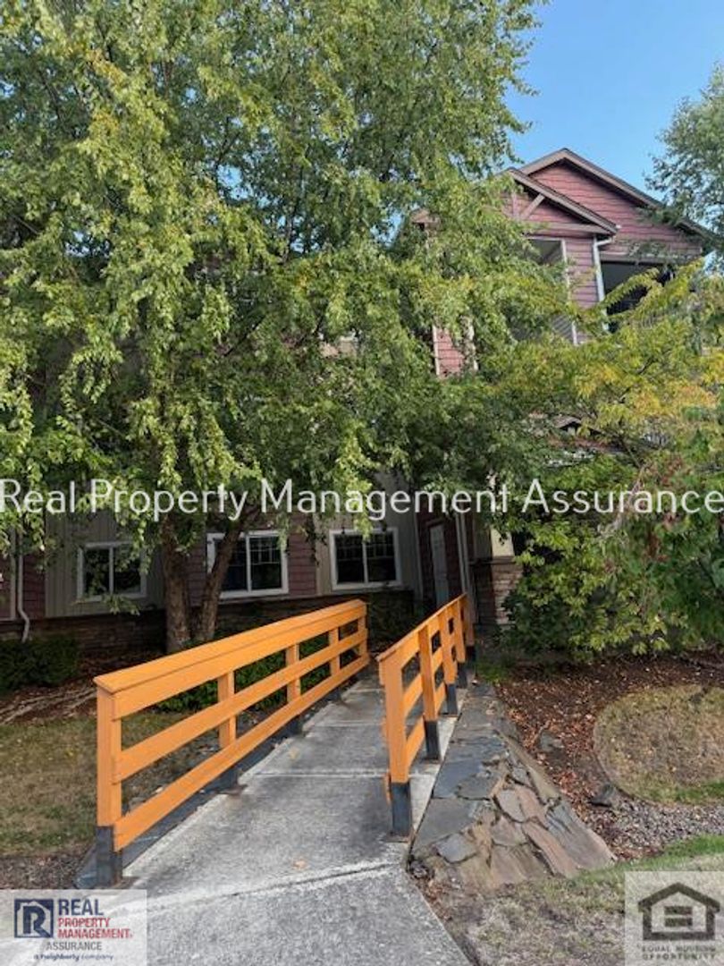 Hillsboro House: 10664 NE Holly Street