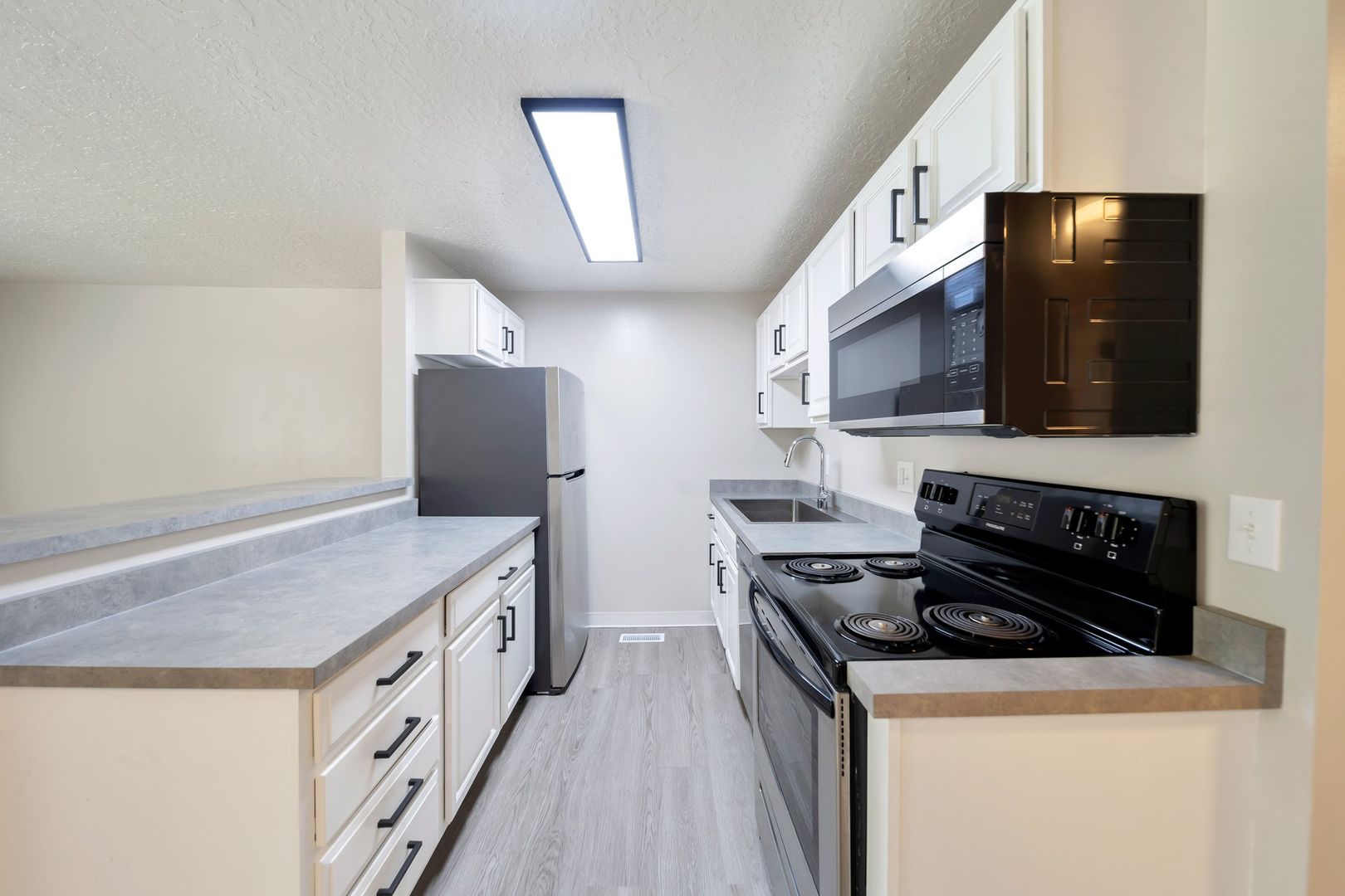 Holladay Apartment: 1726 E Woodside Dr