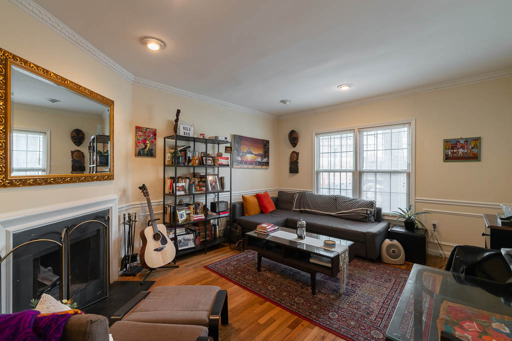 Washington House: 1906 T St NW