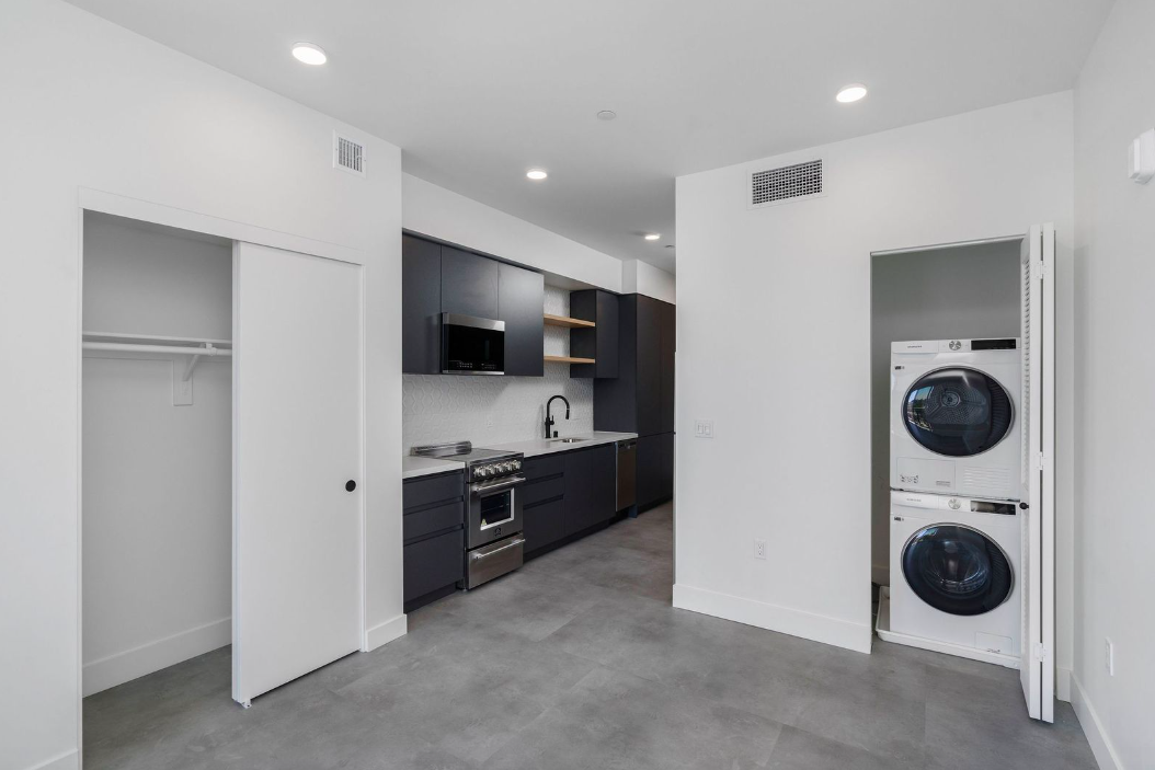 Los Angeles Condo: 3448 W 43rd St
