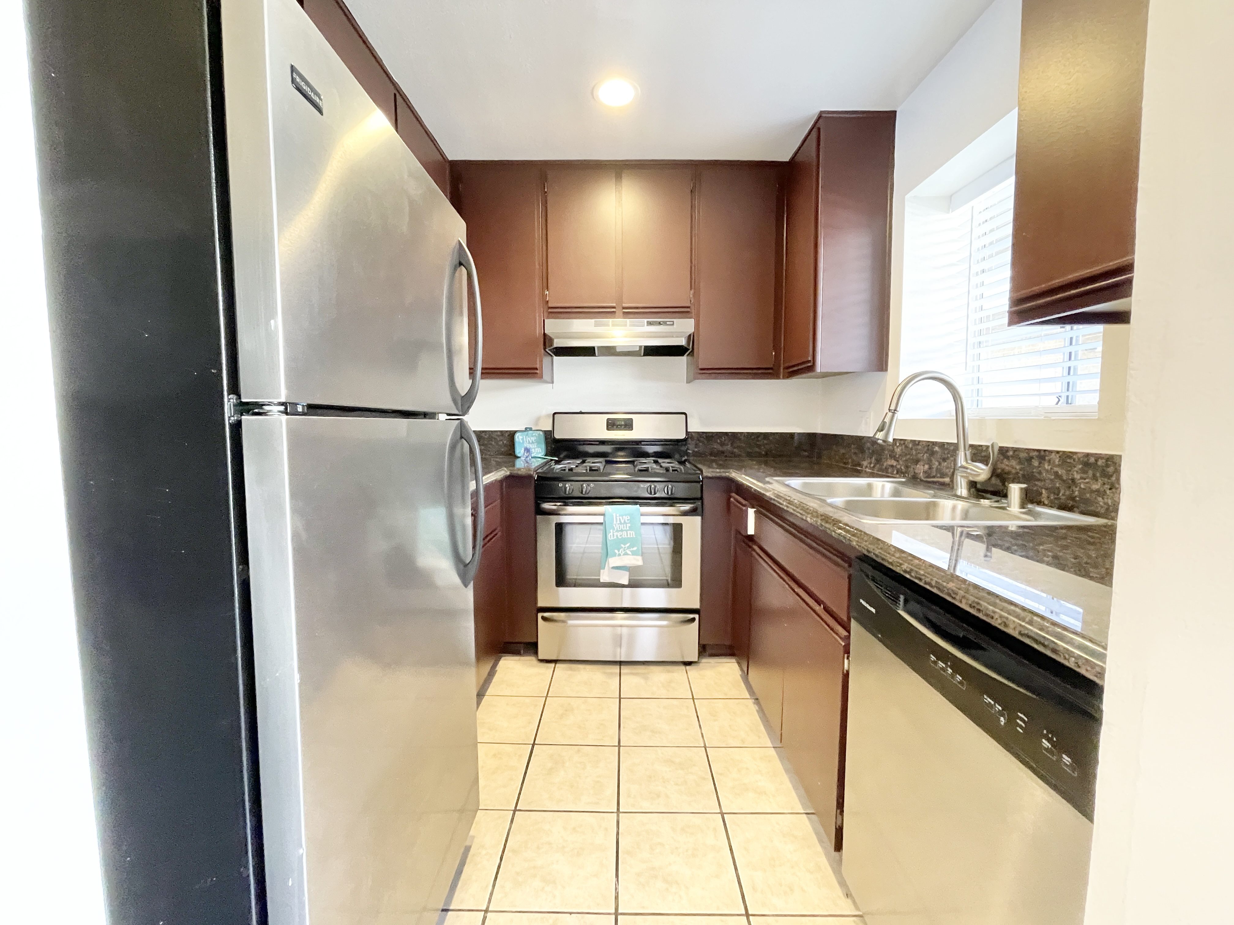 Los Angeles Apartment: 8720 Burton Way