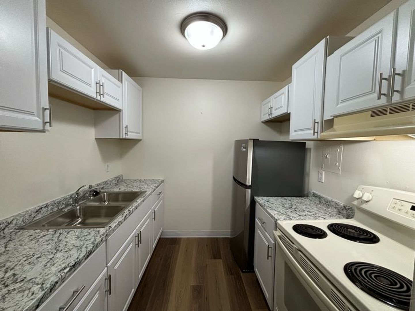 Sun Prairie Apartment: 242 Amber Trl