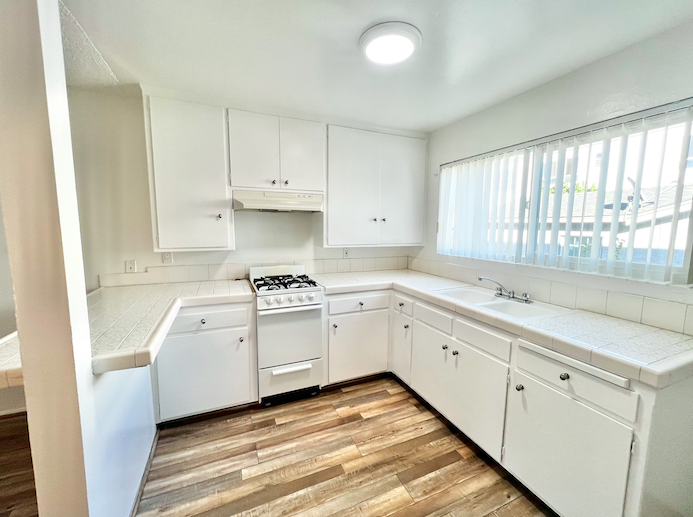 Redondo Beach Condo: 1831 Grant Ave