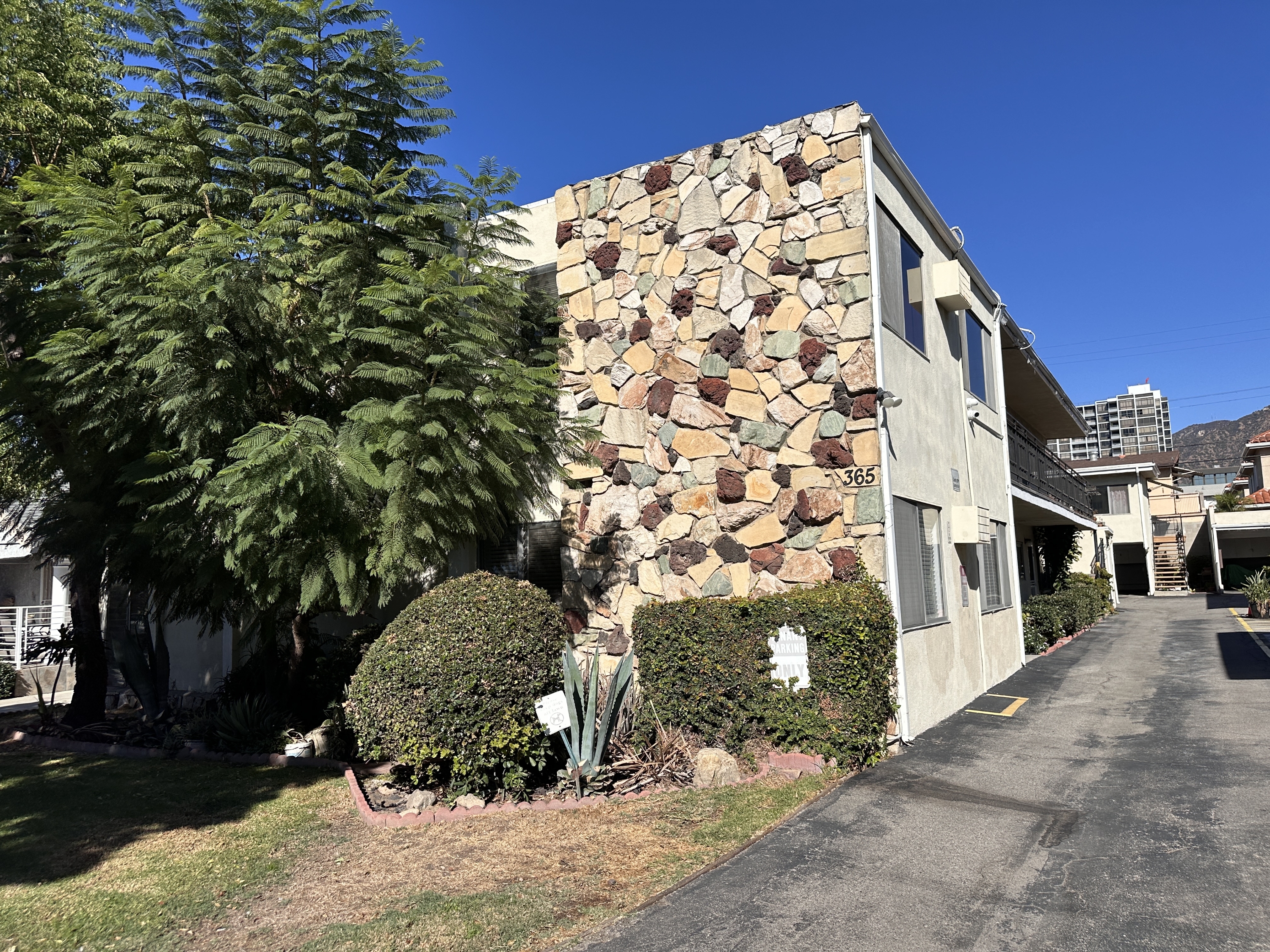 Glendale Condo: 365 W Milford St