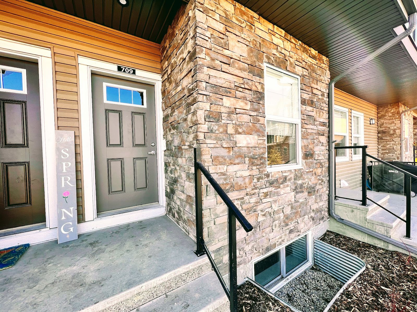 Cochrane Townhome: 250 Fireside View