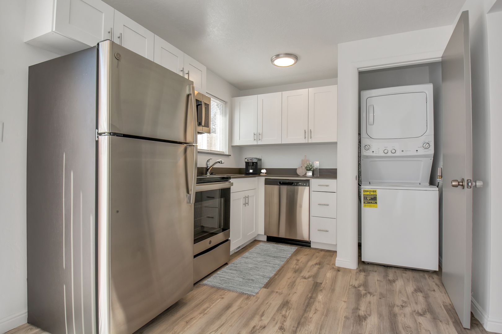 South Salt Lake Apartment: 3160 s 200 e