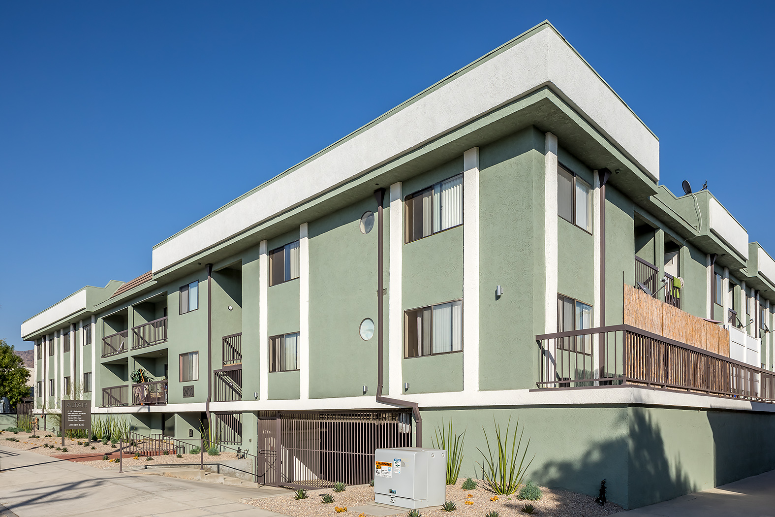 Burbank Apartment: 2430 Naomi St