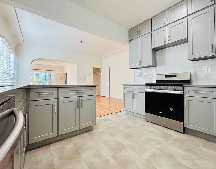 Los Angeles Condo: 330 1/2 N Genesee Ave