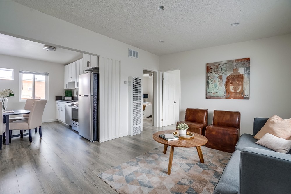 Long Beach Apartment: 1080 E Market St