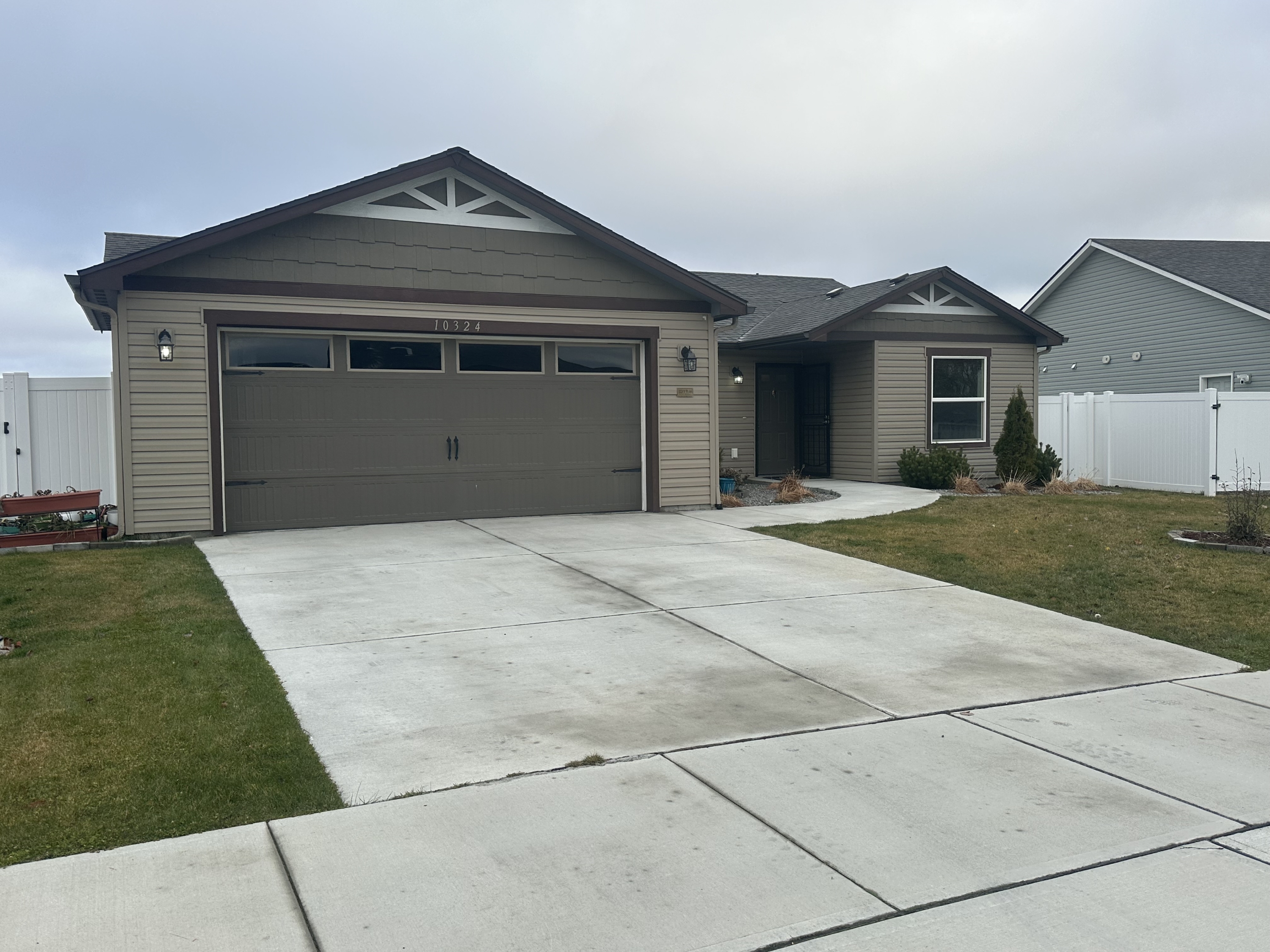 Spokane House: 10324 W 9th Ave