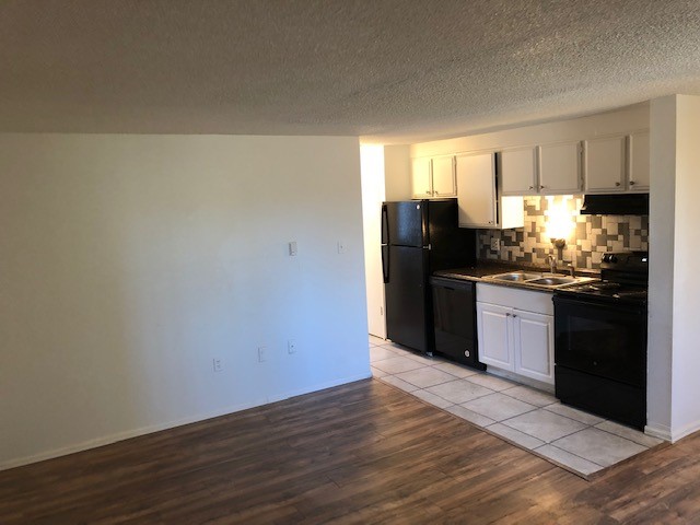 Englewood Apartment: 3655 S Pennsylvania St