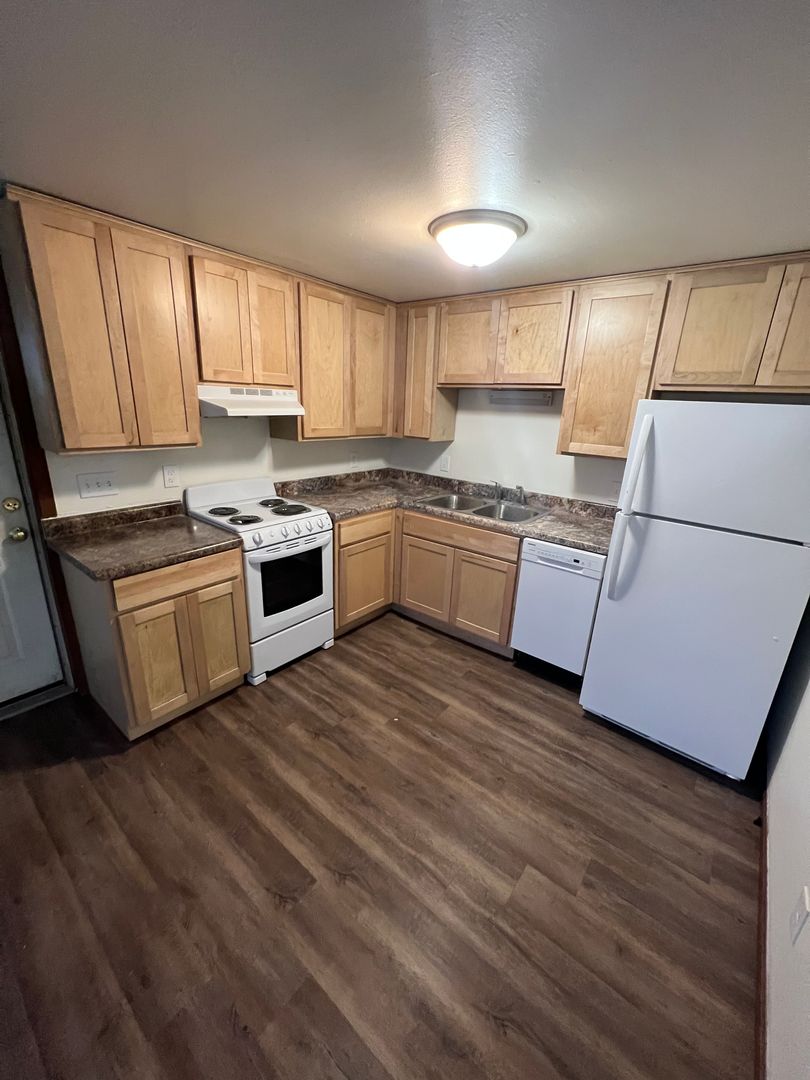 Madison Apartment: 1719 Onsgard Rd