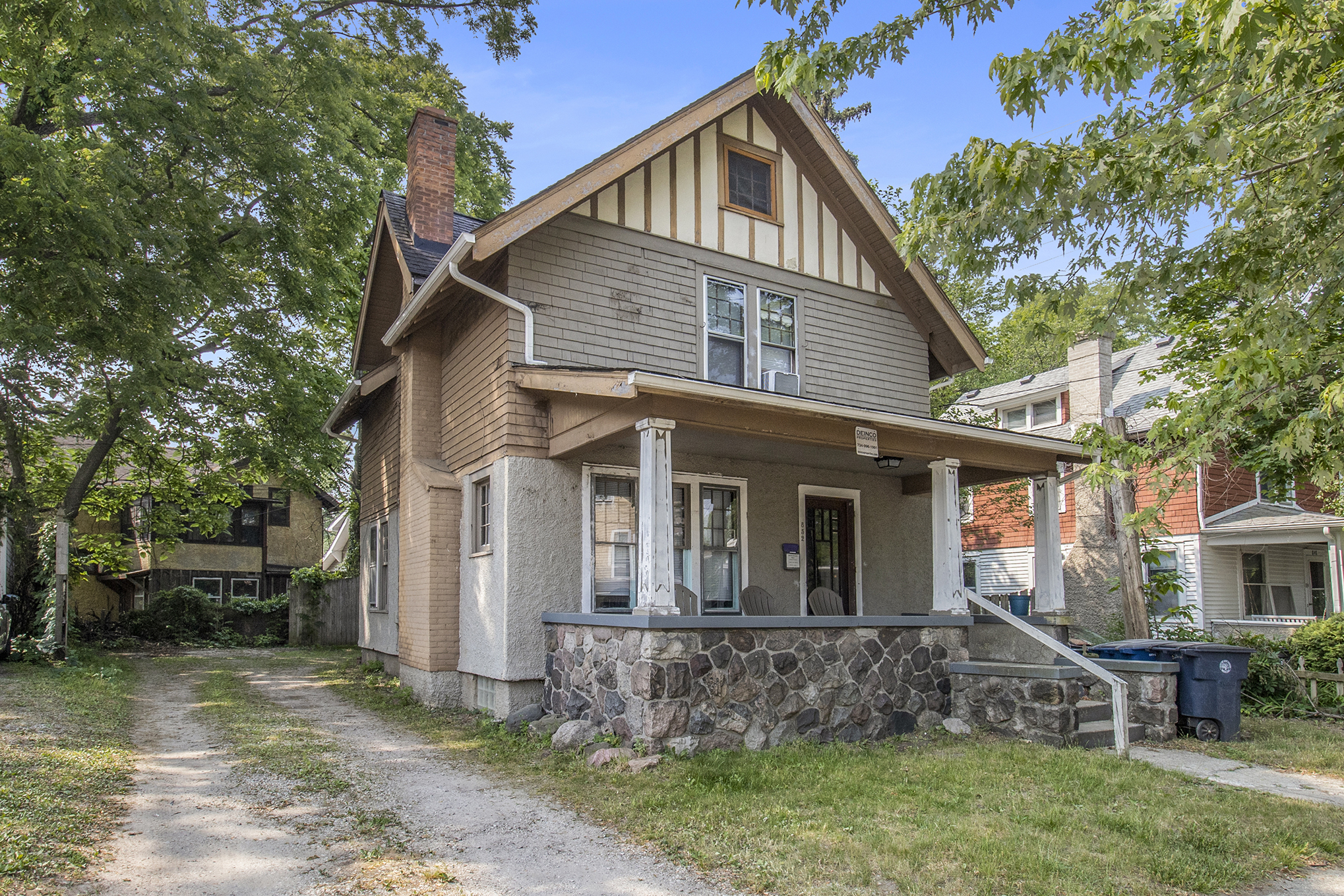 Ann Arbor House: 852 Brookwood