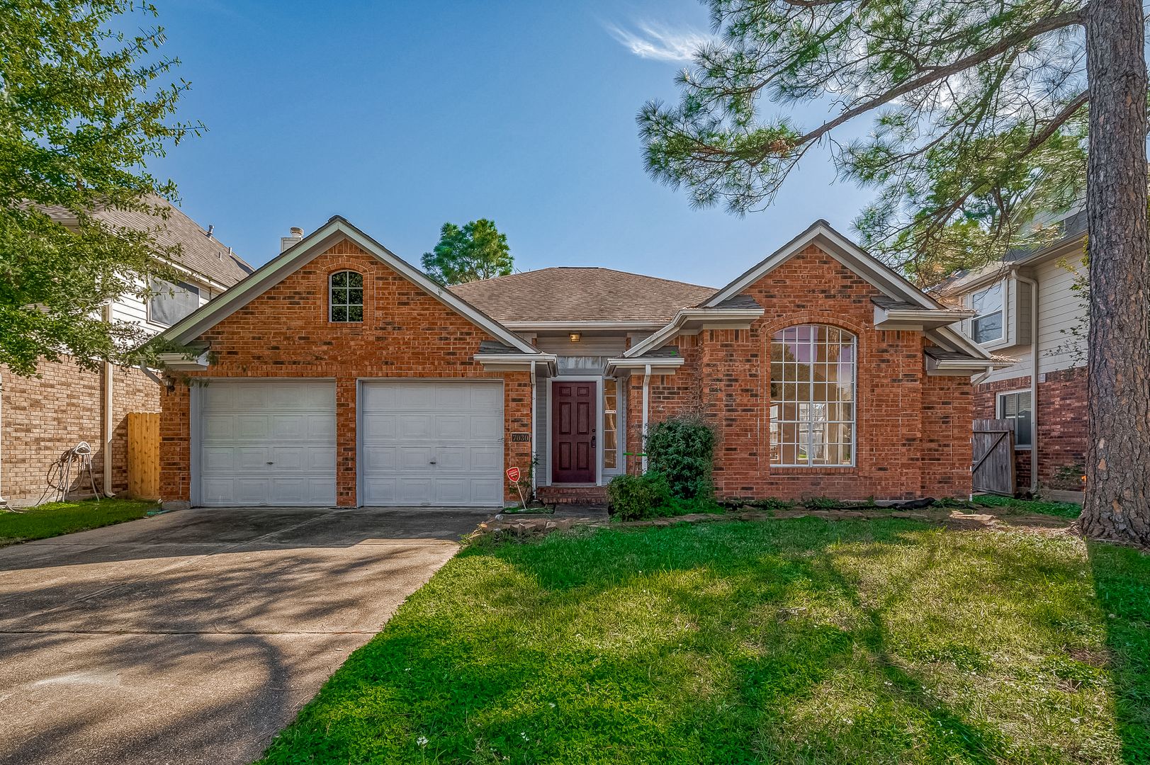 Houston House: 7030 River Garden Dr