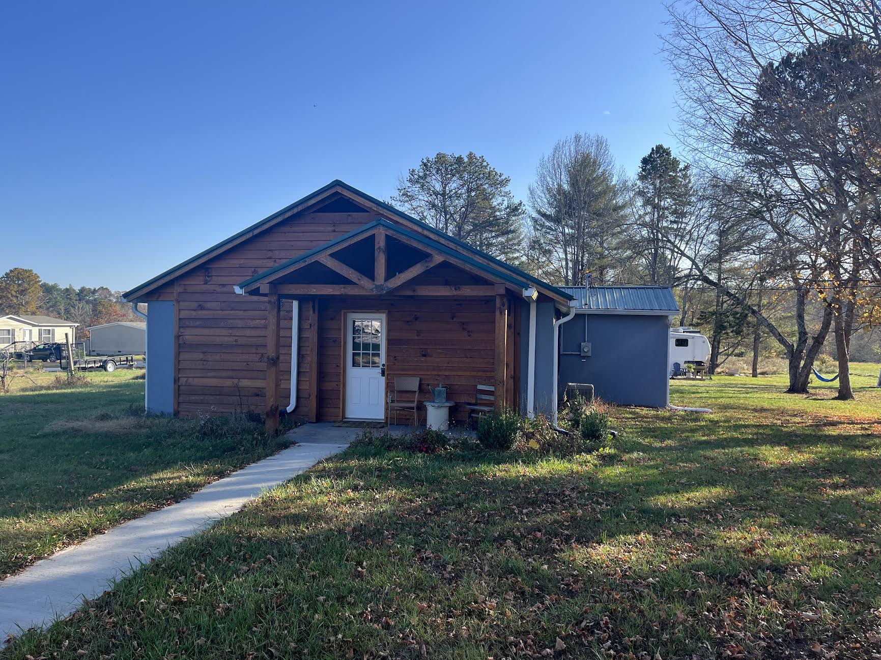Hendersonville House: 256 Hoots Drive