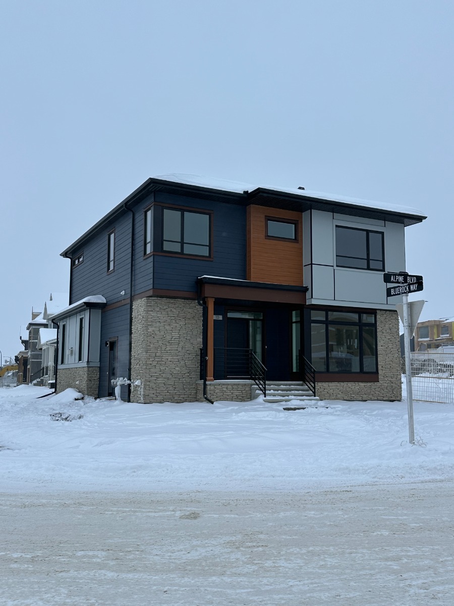 Calgary House: 10 Alpine Drive Southwest