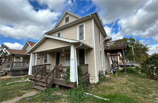 Cedar Rapids Condo: 800 F Ave NW Upstairs