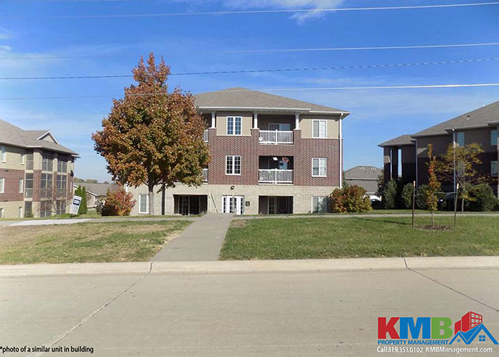 Iowa City House: 4922 E Court St