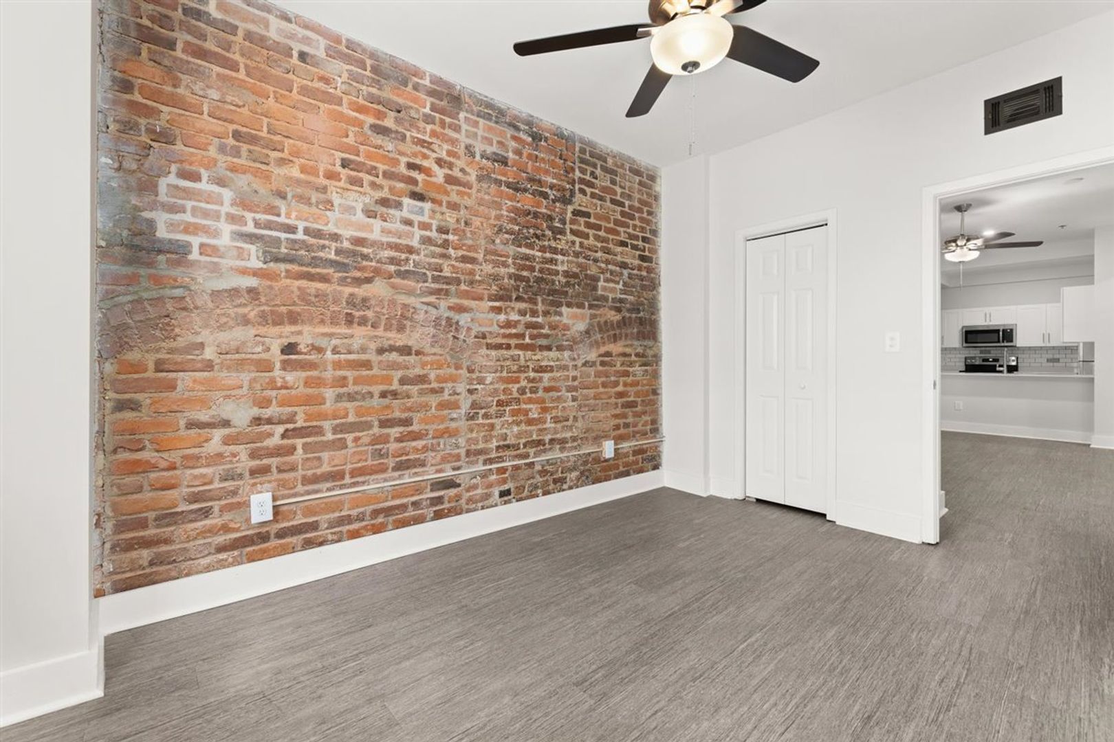 Charleston Condo: 1000 King Street