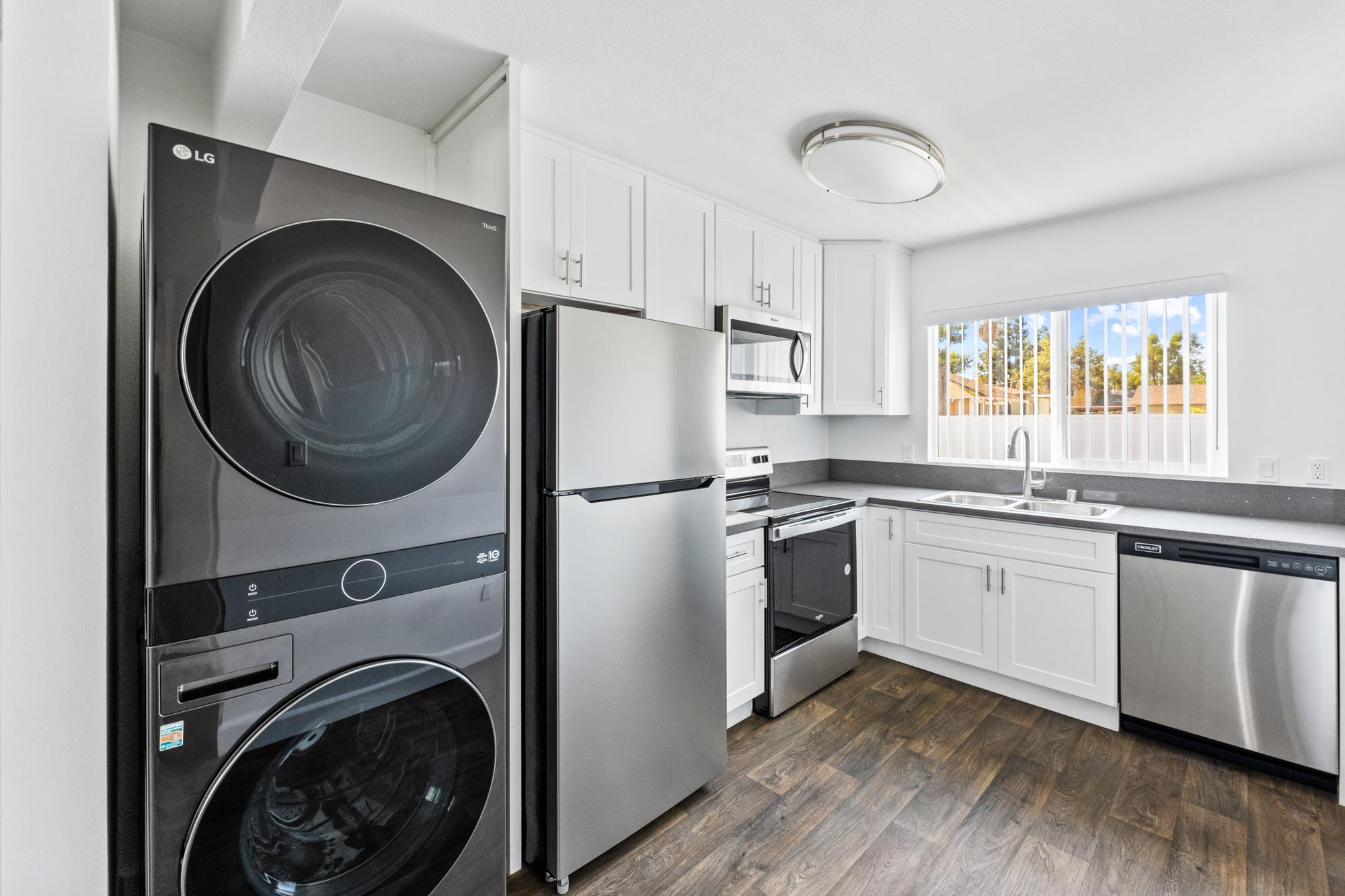 Santa Ana Apartment: 533 E Washington Ave