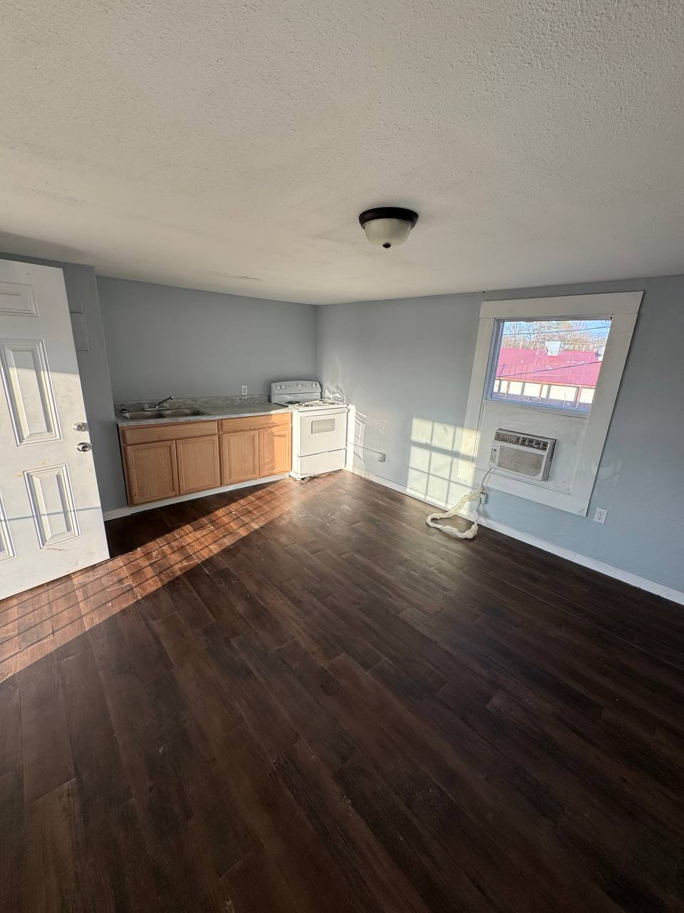 Hope Apartment: 403 E 3rd St